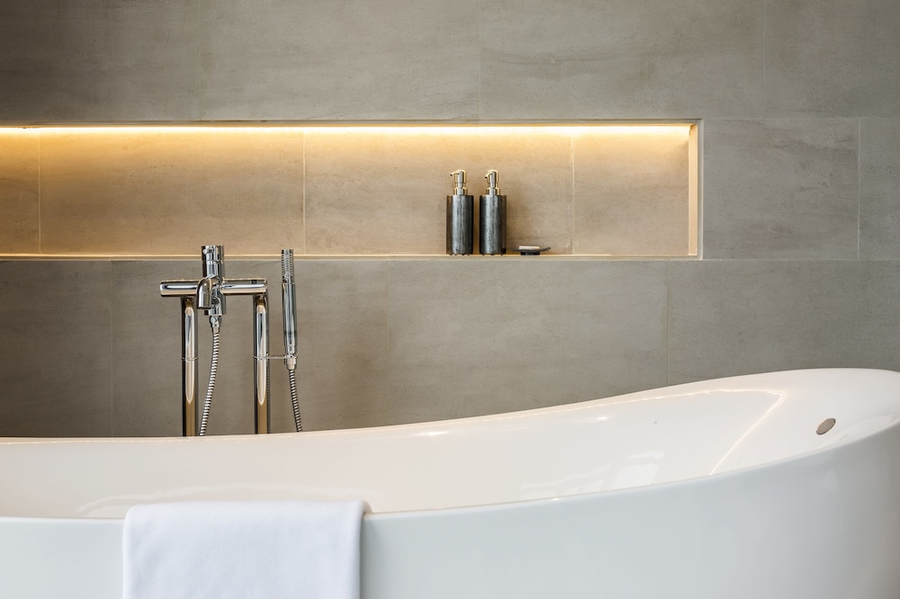 Suite - Photo 2