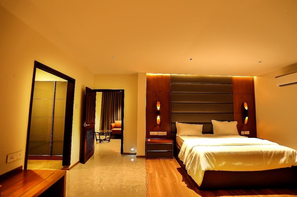 Deluxe Suite, 1 Queen Bed, Accessible, Non Smoking photo 1