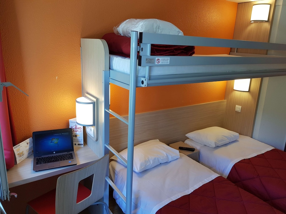 Standard Room, 3 Twin Beds photo 3