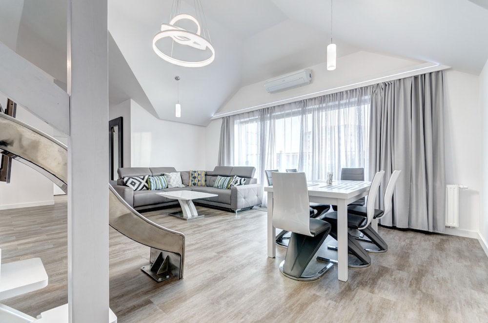 Luxury Loft, 2 Bedrooms, Terrace, River View (7 Adults)