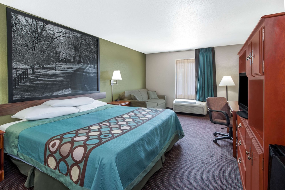 Standard Room, 1 King Bed, Jetted Tub photo 1