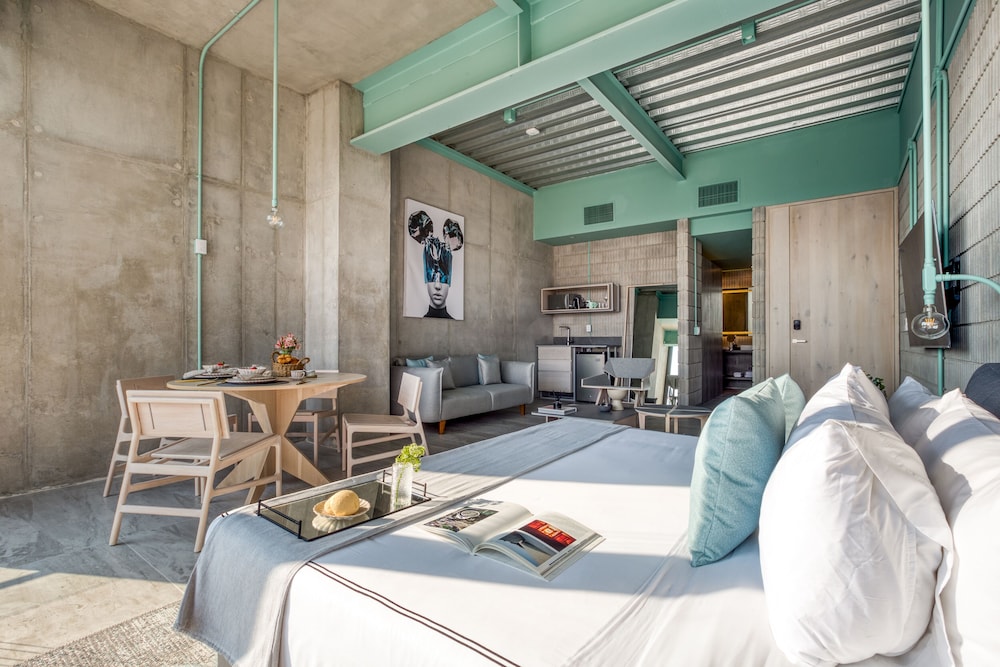 Premium Suite with Spectacular Balcony photo 3