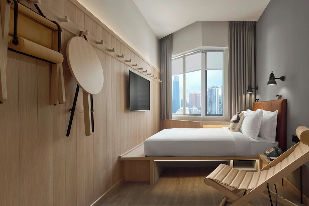 Executive Room, 1 Queen Bed, City View