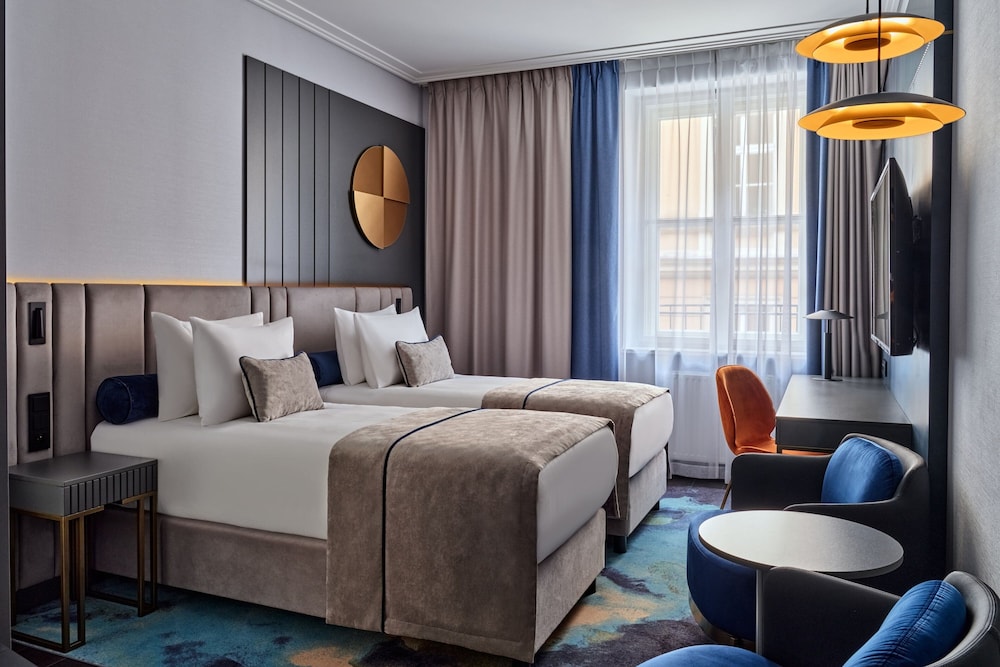 Standard Room, 2 Twin Beds, City View - Photo 1