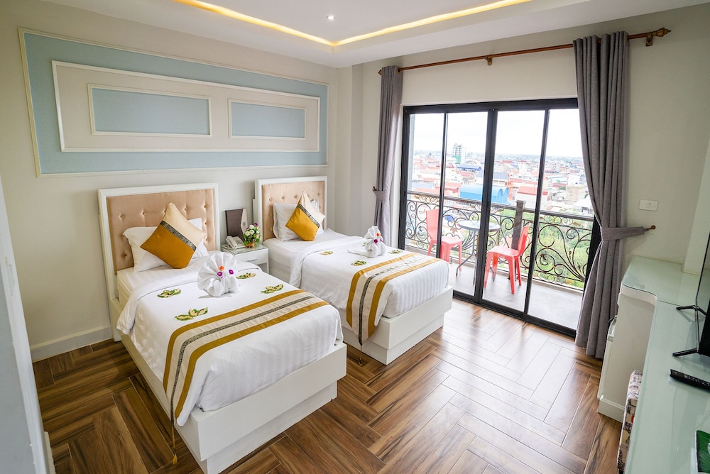 Superior Twin Room with Balcony - Photo 10