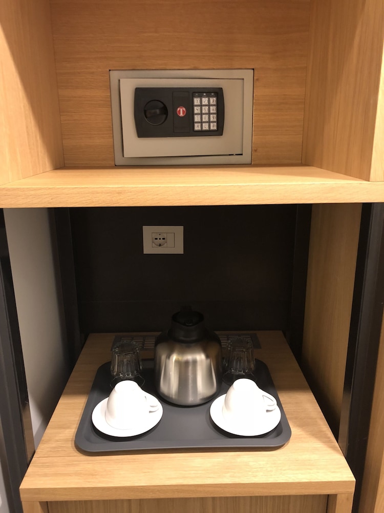 Deluxe Suite, Jetted Tub