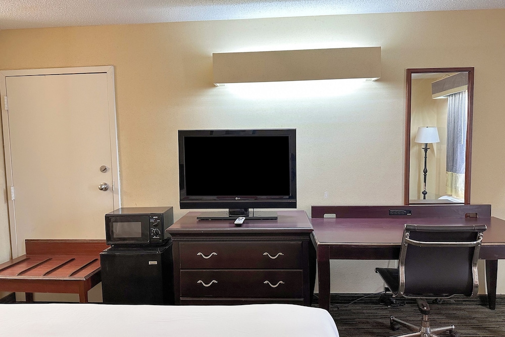 Room (King Bed Non-Smoking) - Photo 12
