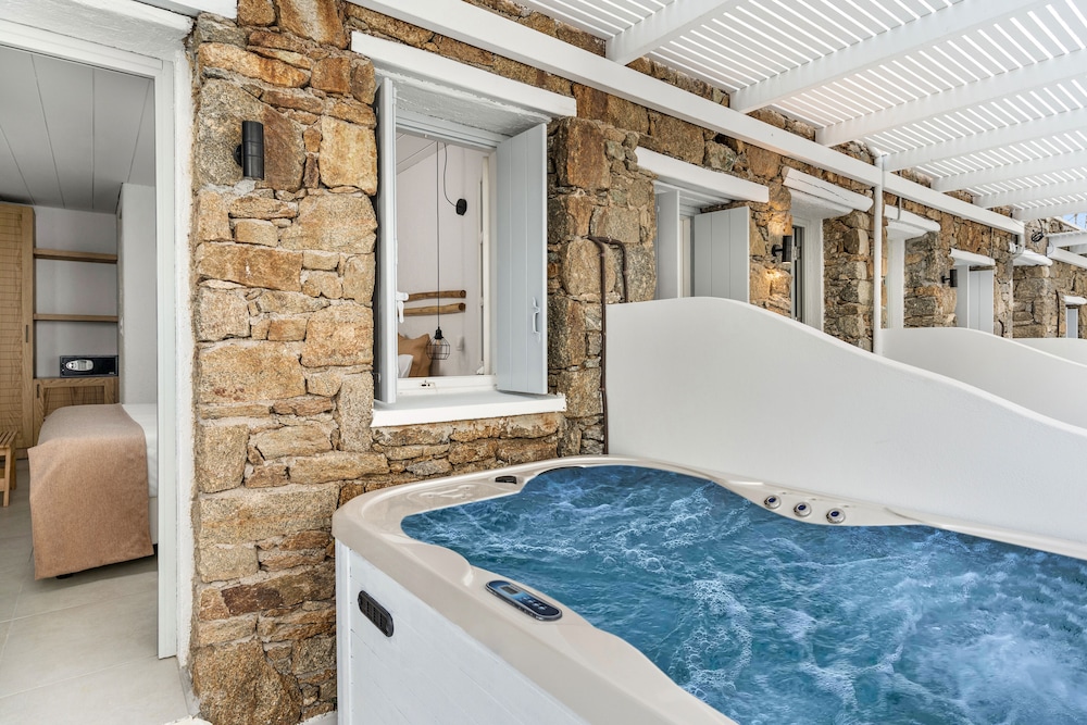 Comfort Double Room, Jetted Tub - Photo 4