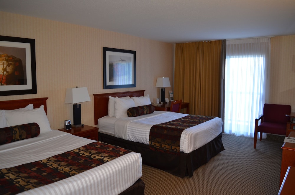 Classic Room, 2 Queen Kitchenette, Lakeview - No Pets photo 2