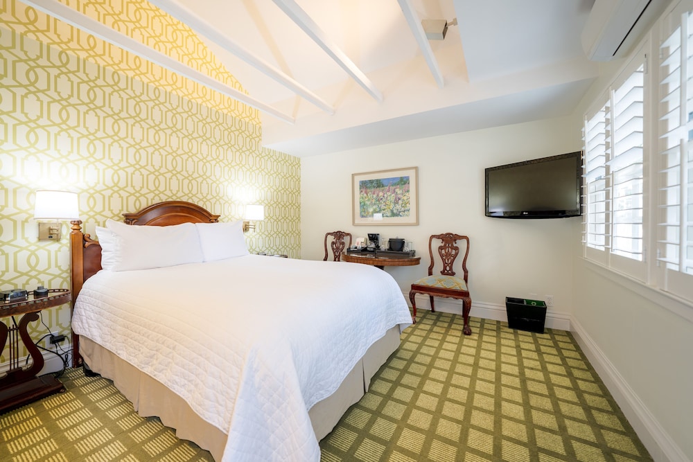 Basic Room, 1 Queen Bed - Photo 1