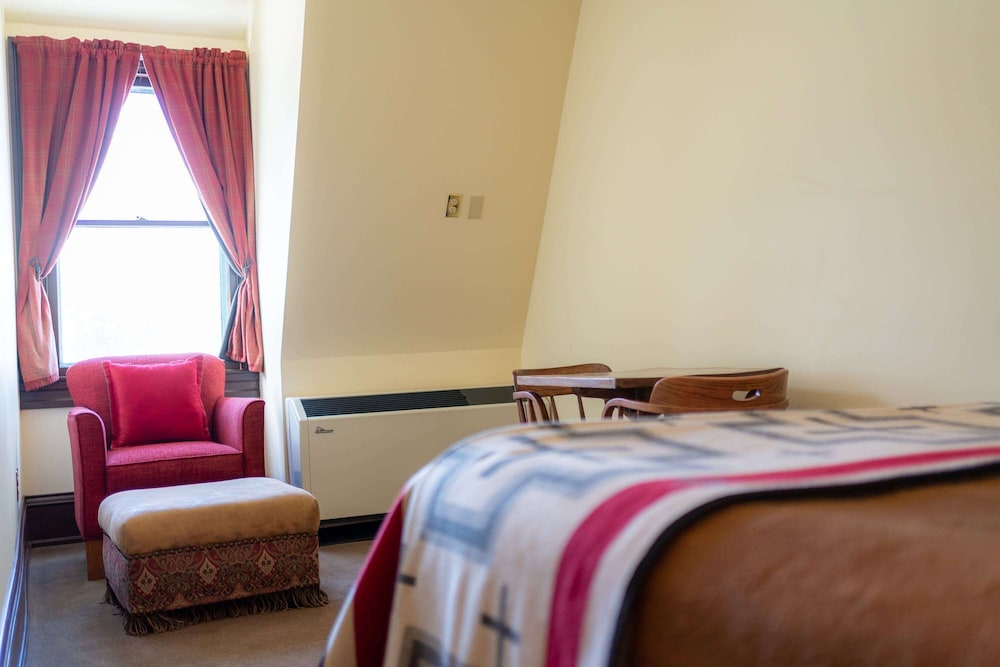 Suite, 1 King Bed, Non Smoking photo 1