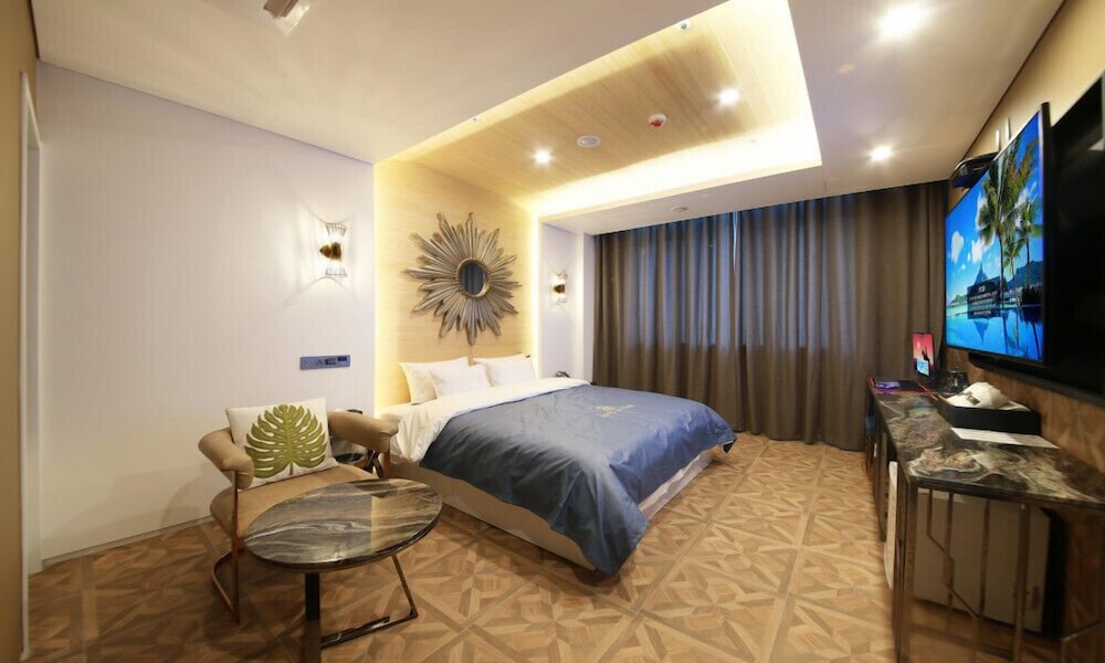 Standard Double Room - Photo 17