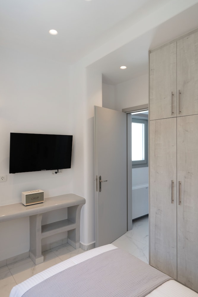 Elite Two Bedroom Villa with Plunge Pool - Photo 1