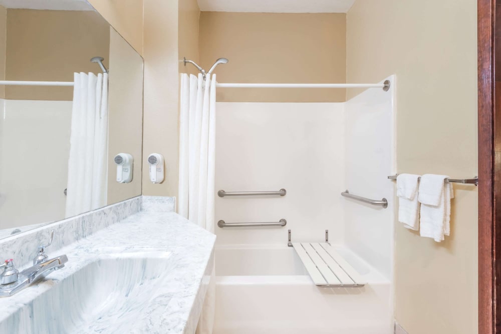 Suite, 1 King Bed with Sofa bed, Non Smoking (Mobility, Tub with Grab Bars) - Photo 2