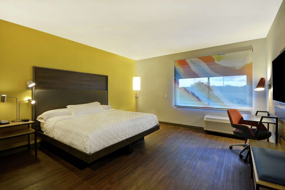 Room, 1 King Bed, Accessible (Hearing) photo 1