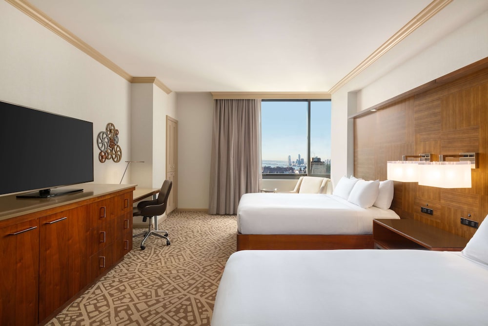 Deluxe Room, 2 Queen Beds (Empire State View)