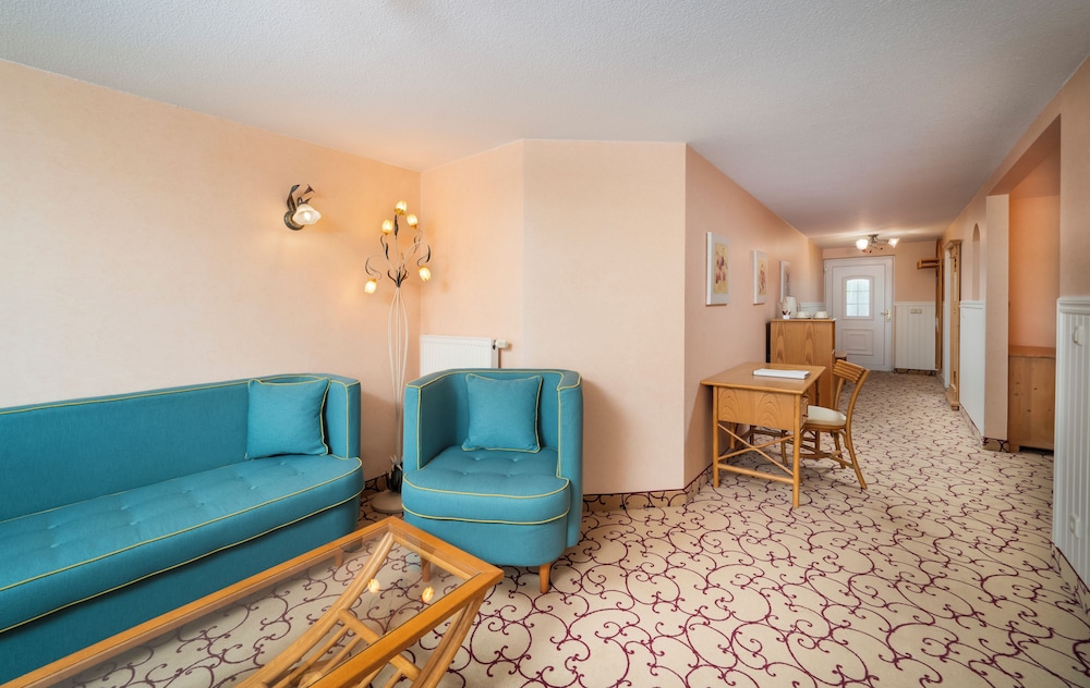 Economy Suite