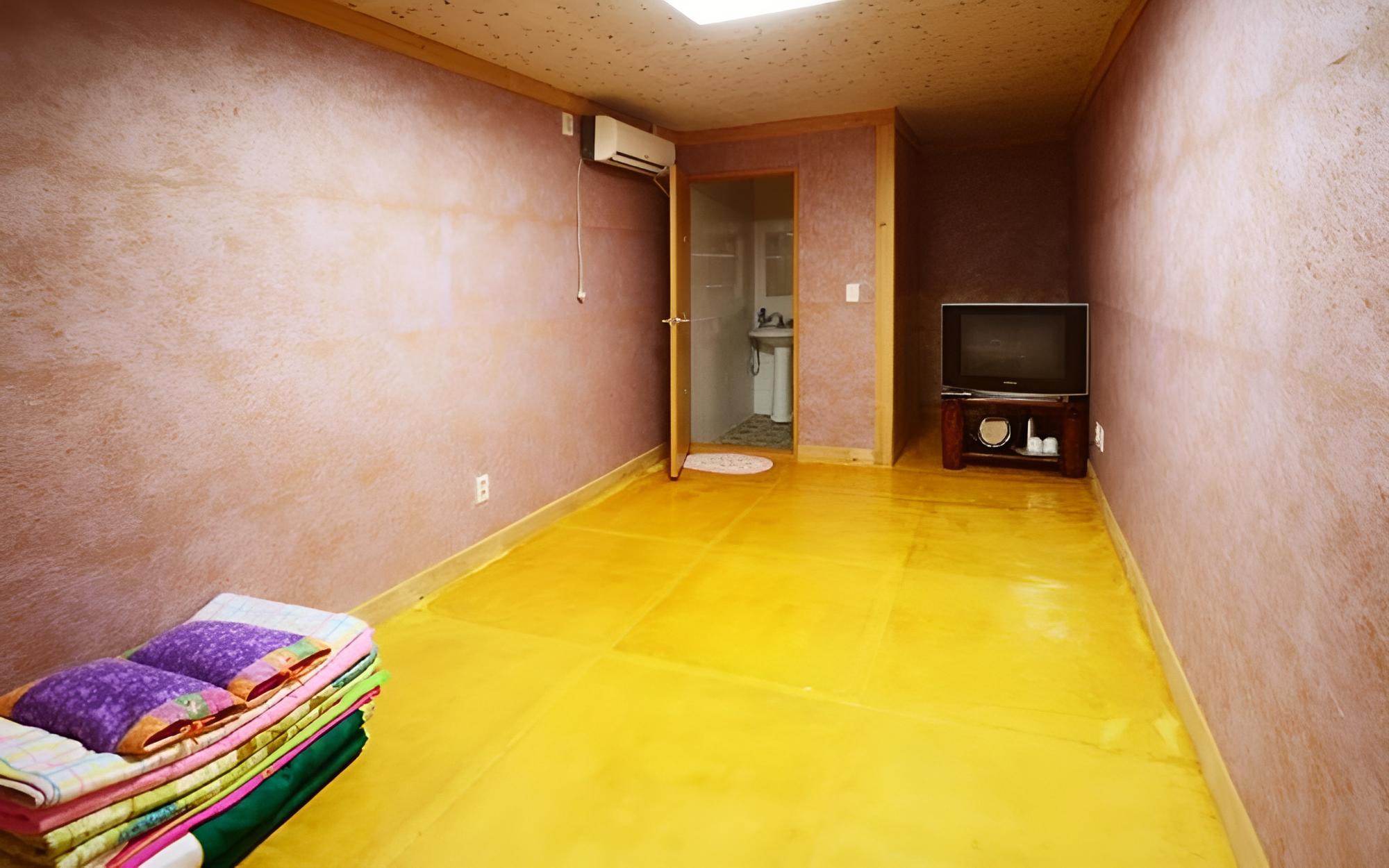 Room (Hwangto Room 1) - Photo 1