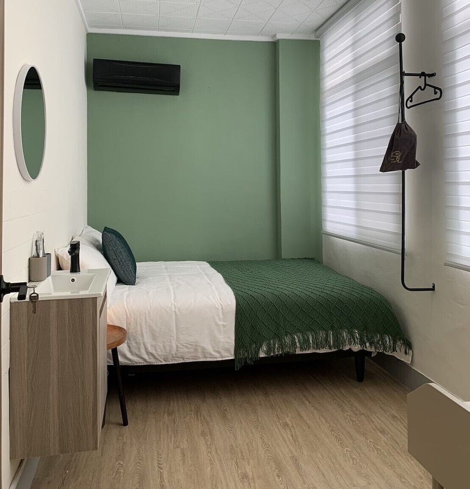 Standard Double Room, Non Smoking, Ensuite - Photo 2