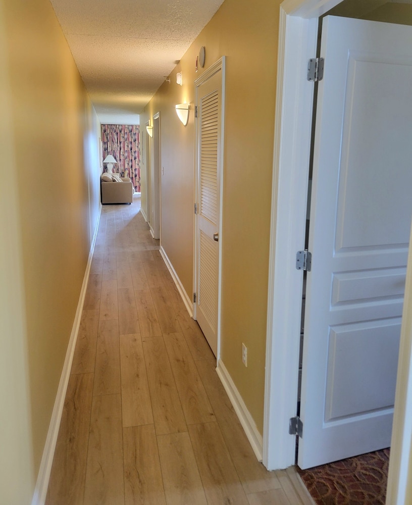 Standard Triple Room, Balcony, Partial Ocean View
