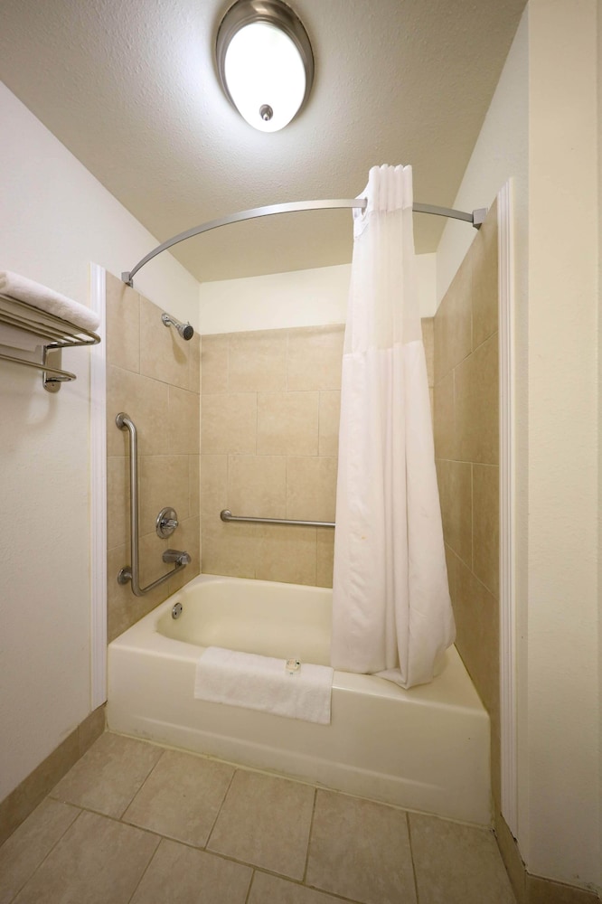 Copley Inn & Suites By OYO Akron OH, Photo 6