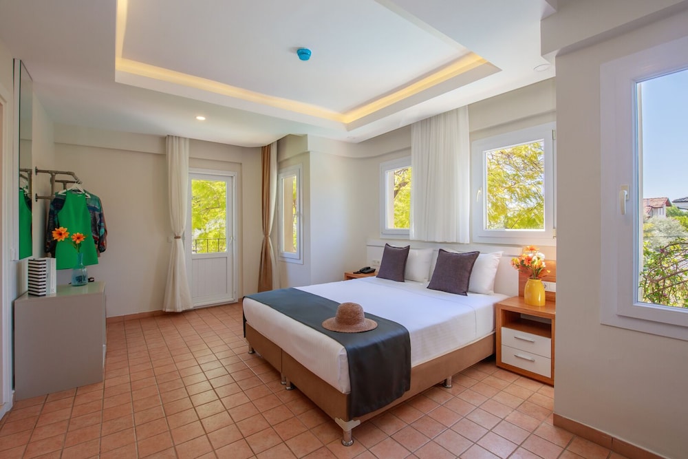 Comfort Triple Room, Balcony, Pool View