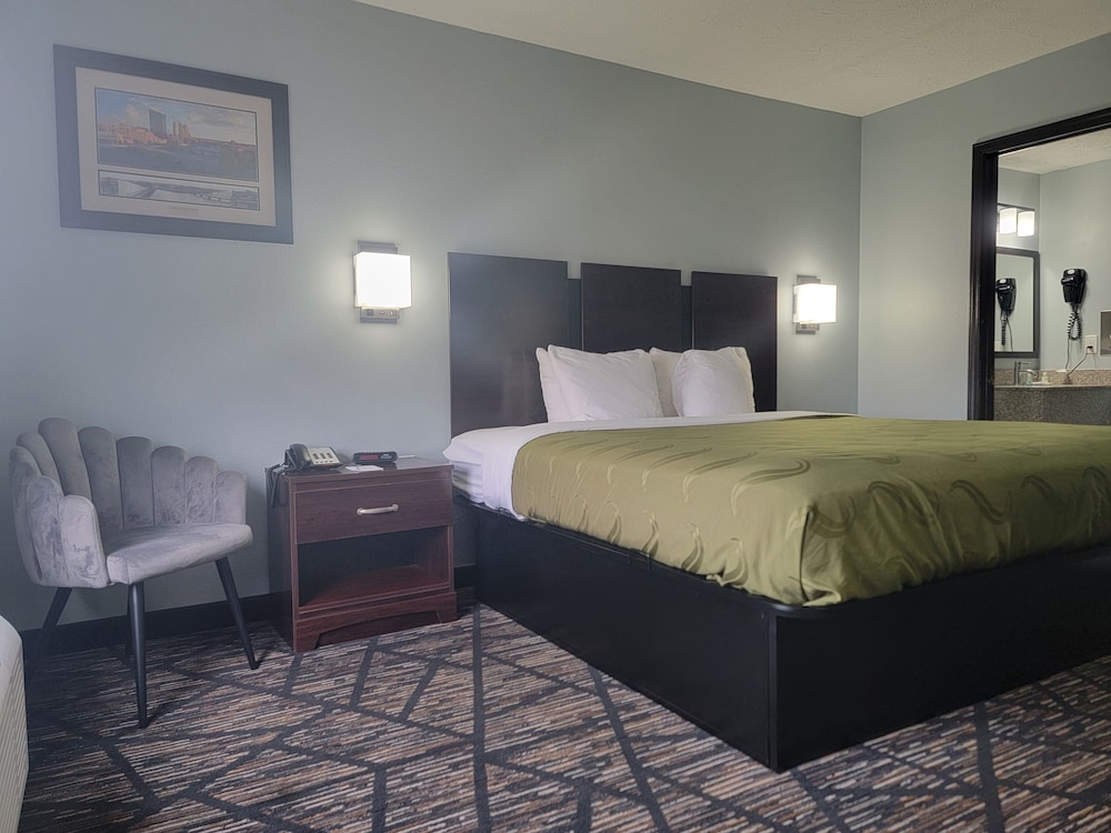 Standard Room, 1 King Bed, Non Smoking - Photo 5