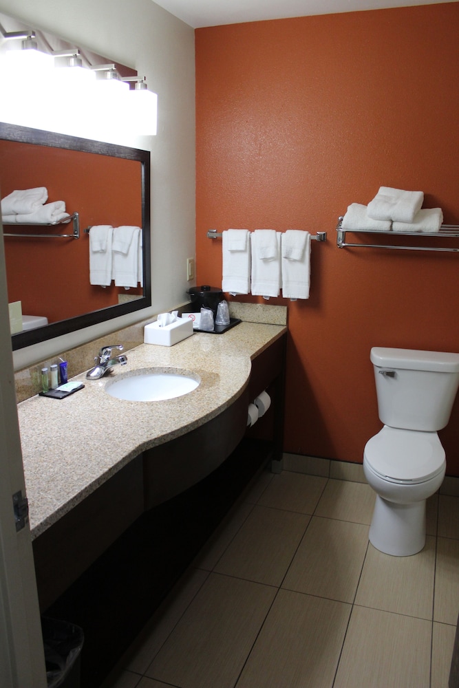 Suite, Multiple Beds, Non Smoking, Refrigerator & Microwave - Photo 9
