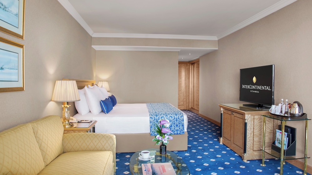 Classic Room, 1 King Bed, City View