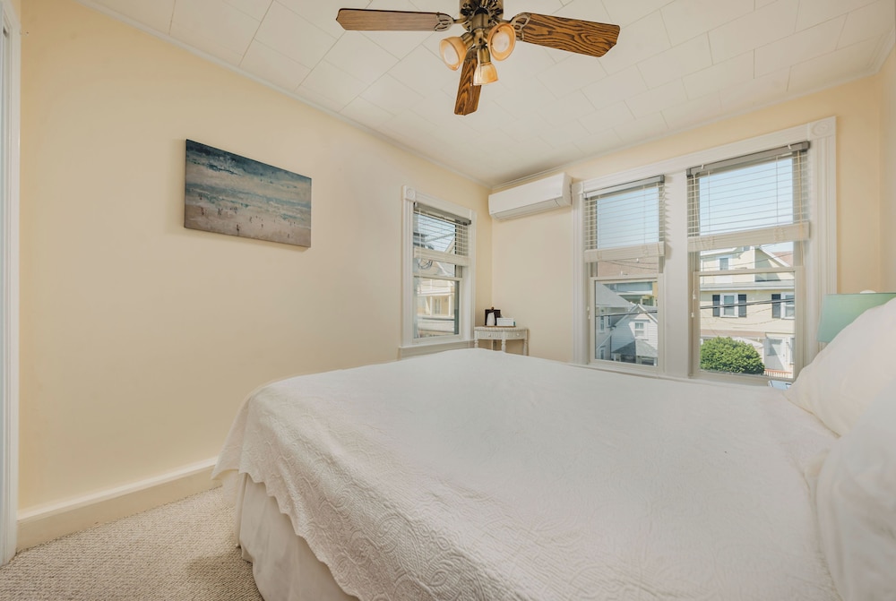 Standard Room, 1 Queen Bed photo 1