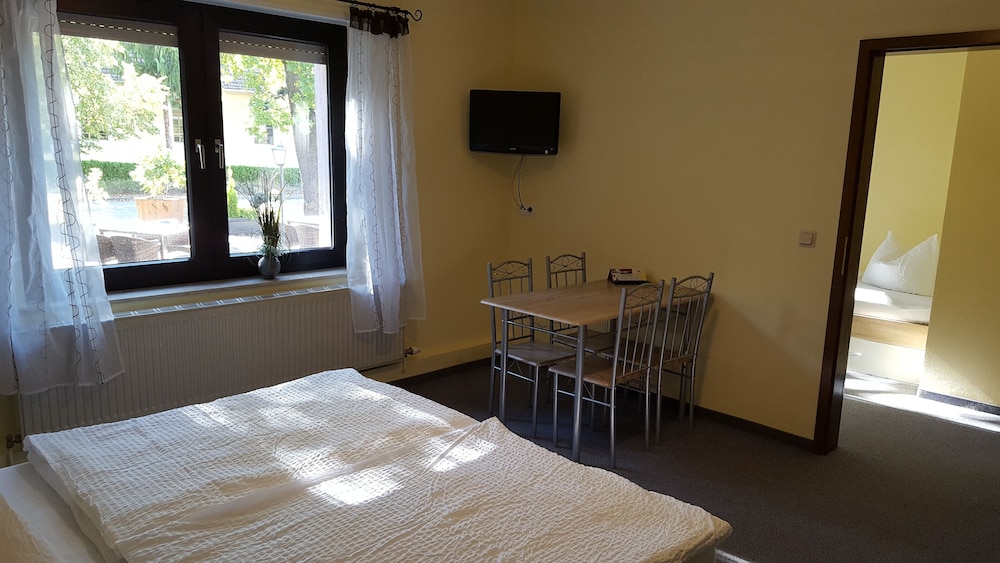 Basic Triple Room, 2 Bedrooms