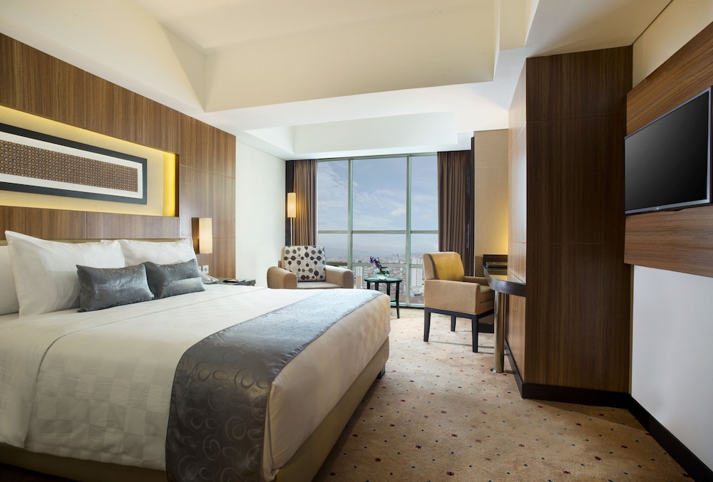 Family Suite, Multiple Beds, Non Smoking, Refrigerator & Microwave photo 2
