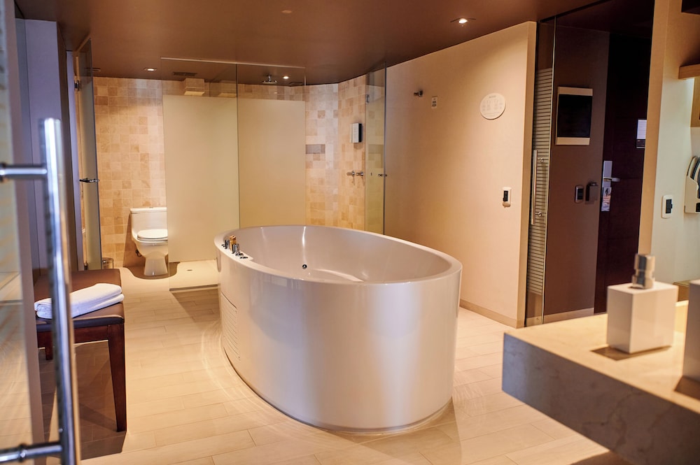 Deluxe Suite, 1 King Bed (Spa) - Photo 5