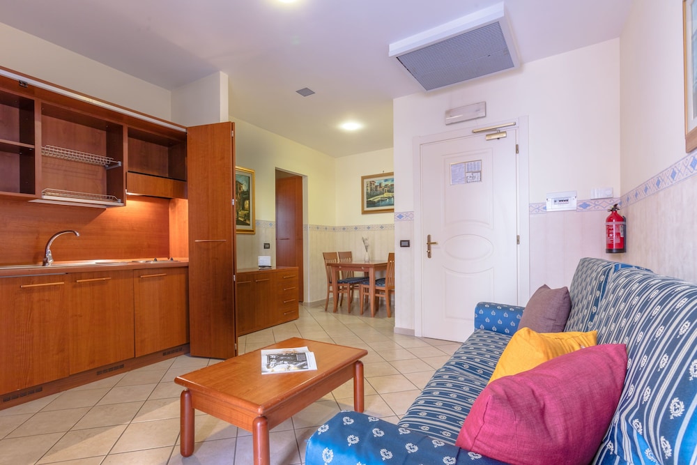 Suite - Photo 4