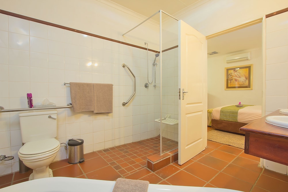 Disabled Rooms - Photo 4