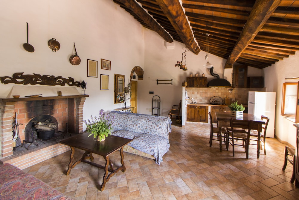 Family Apartment, 1 Bedroom, Hill View (Piazza della chiesa, 14)