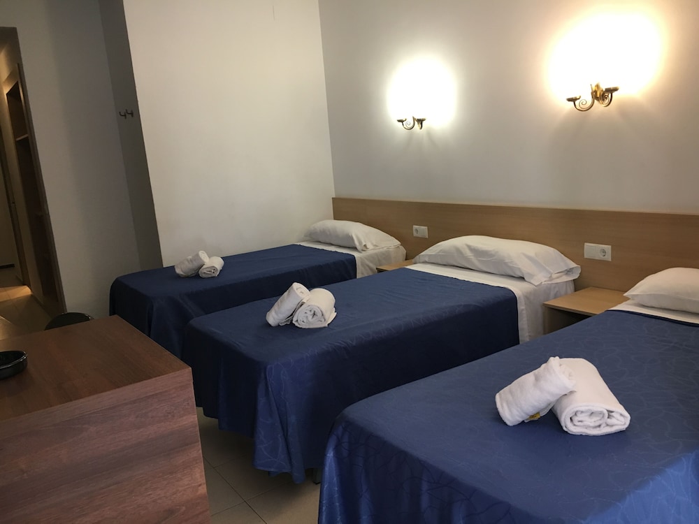 Room (2 adults + 1 child)
