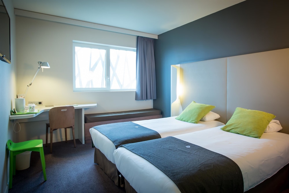 Standard Room, 2 Twin Beds - Photo 11