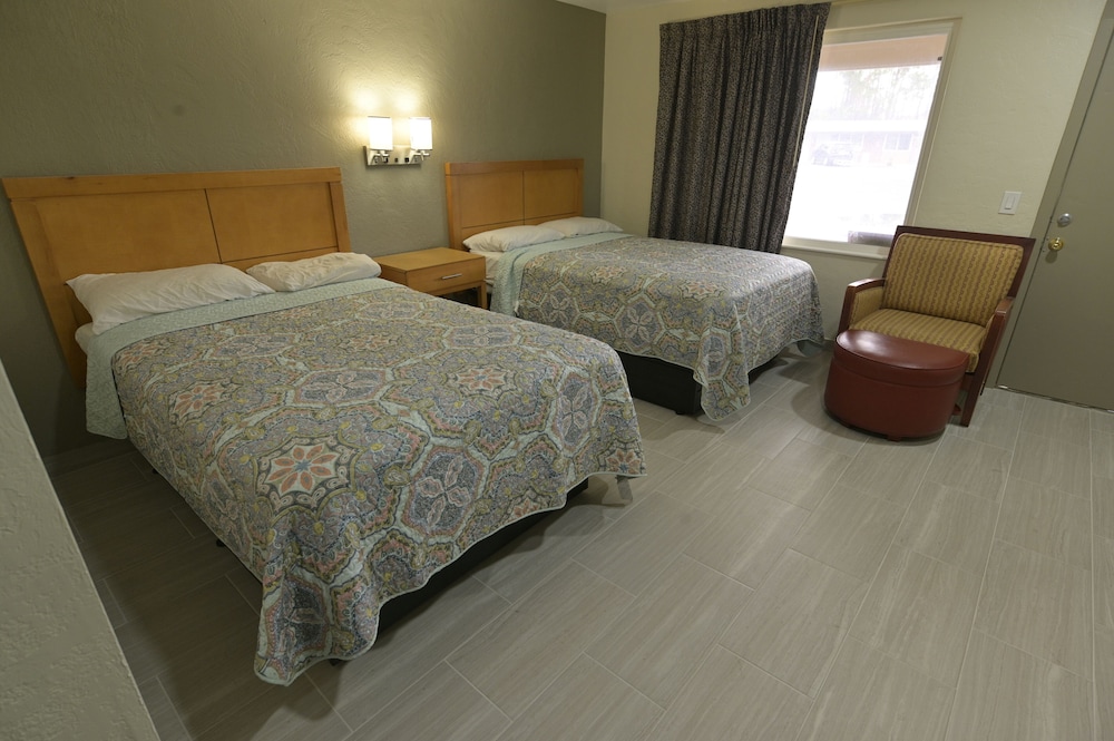 Standard Room, 2 Double Beds, Non Smoking photo 3
