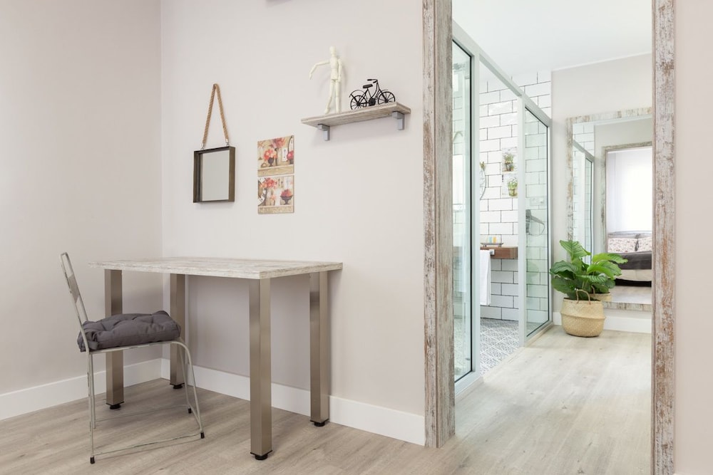 Basic Suite, Terrace, City View (Suite Zamenhof) photo 2