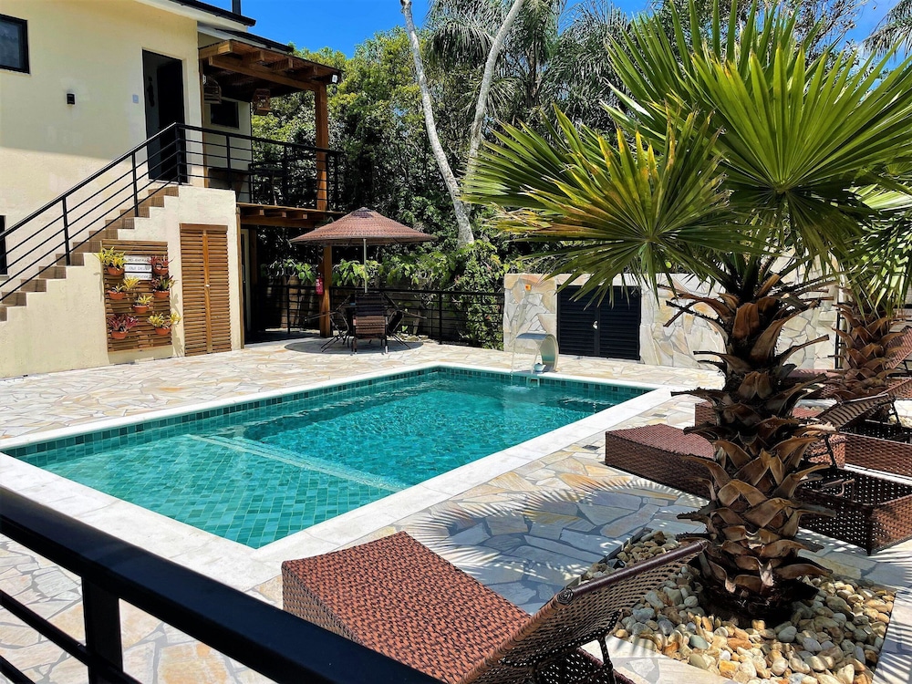 Luxury House, Pool Access, Pool View photo 1