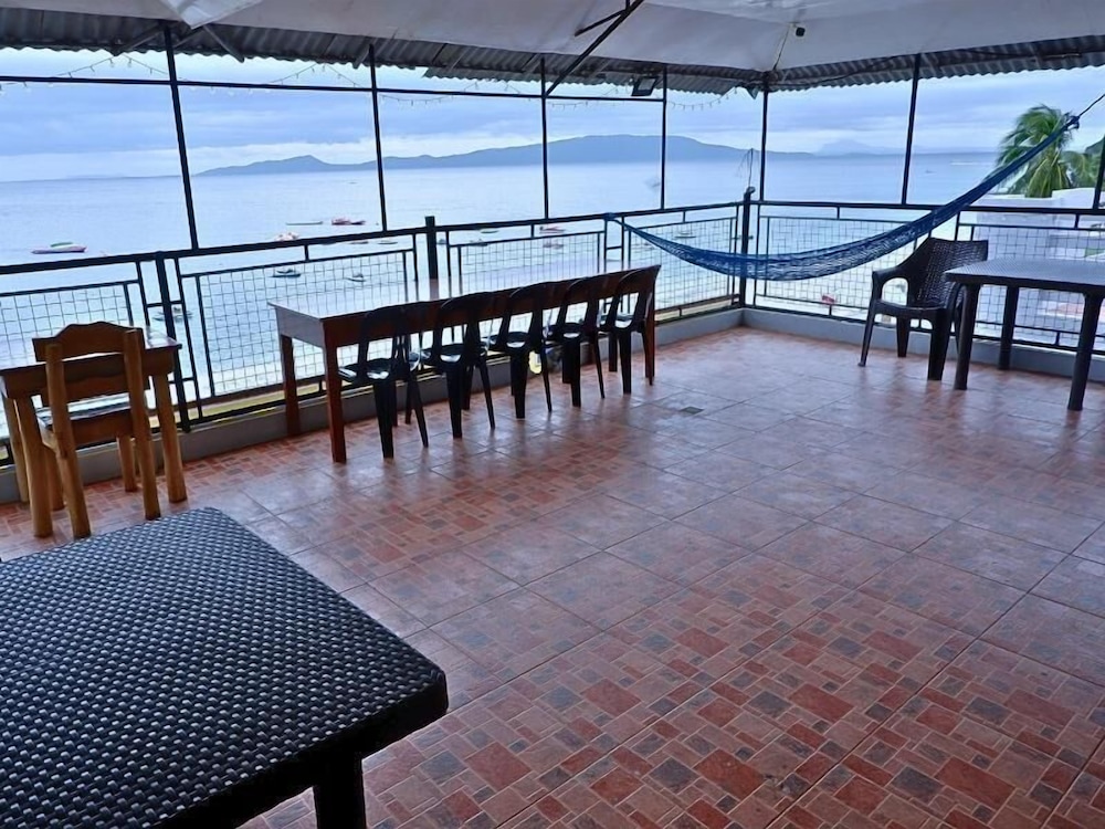 Standard Room, 1 Queen Bed, Balcony, Beach View photo 3