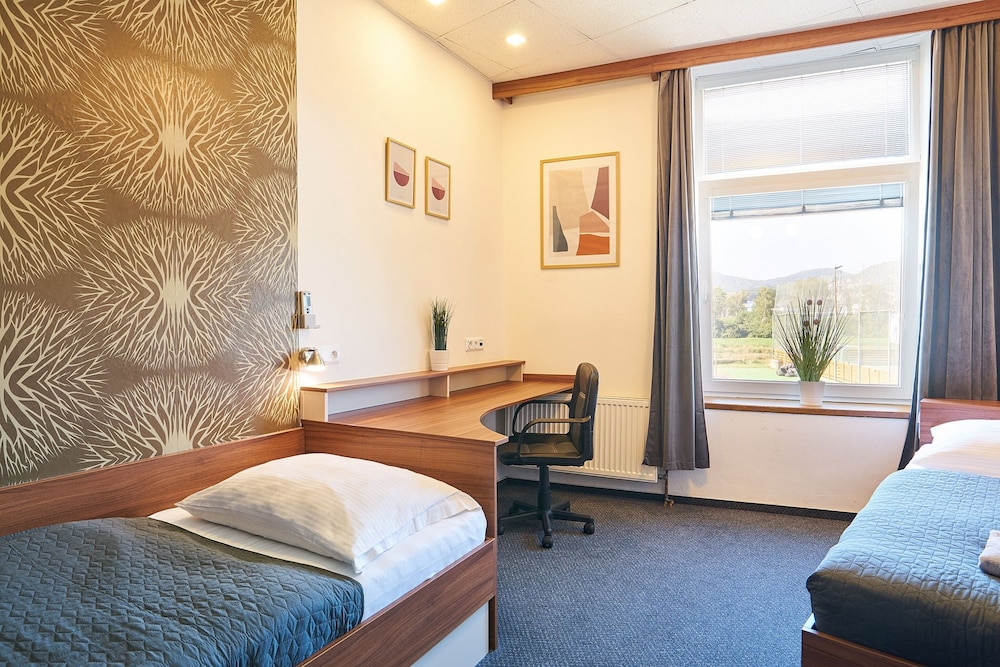 Deluxe Twin Room, Air conditioning