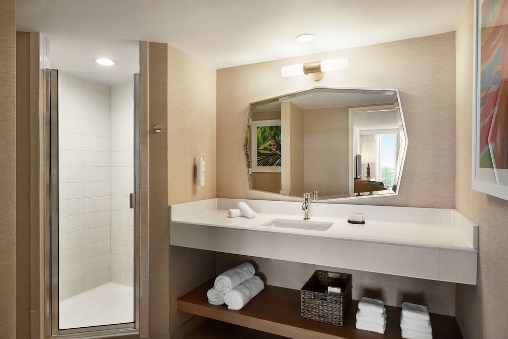 Suite, 2 Double Beds, Oceanfront, Accessible Bathtub, Juliet Balcony, Hearing Accessible