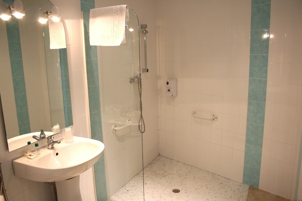 Standard Quadruple Room photo 2