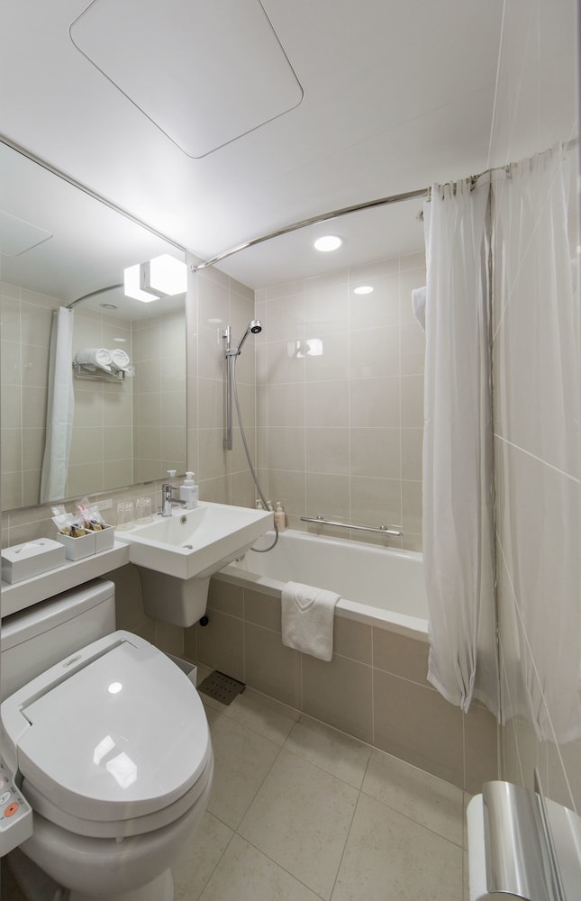 Standard Twin Room For 1 Person (Non-Smoking) photo 2