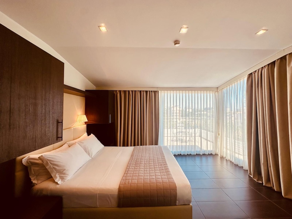 Deluxe Suite