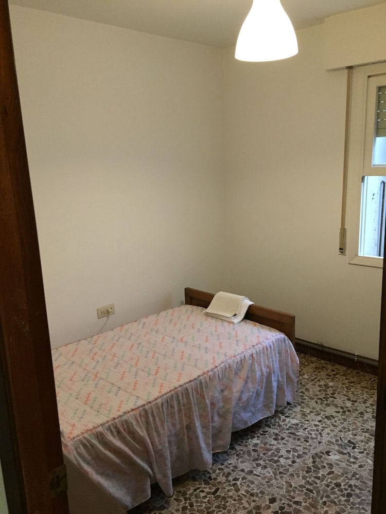 Standard Single Room, Shared Bathroom