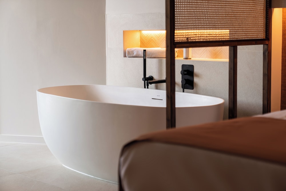 Suite, Balcony (Magnus)(2 adults + 1 child)