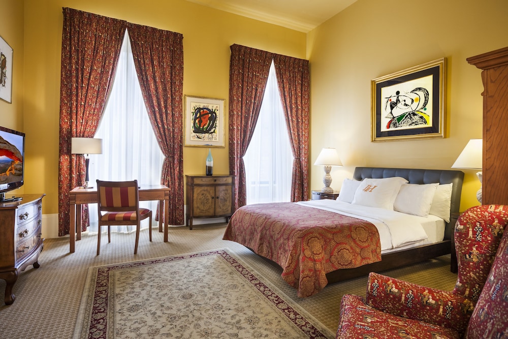 Premier Room, 1 King Bed - Photo 3